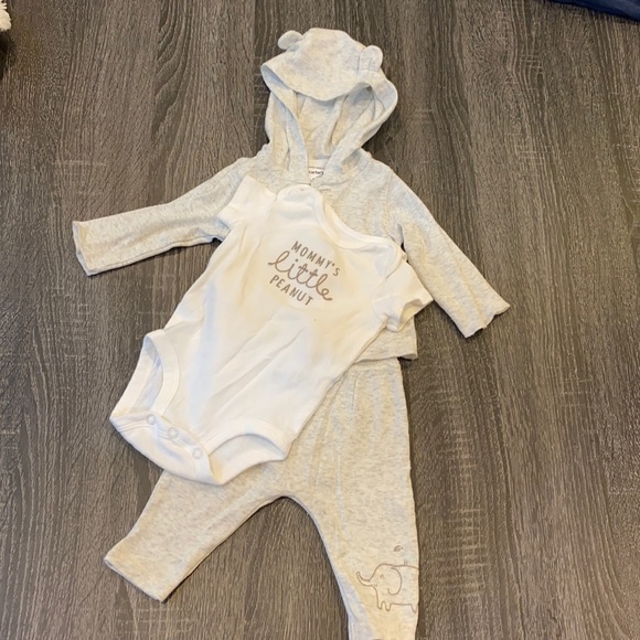 Carter’s gray sweatsuit - Picture 1 of 6